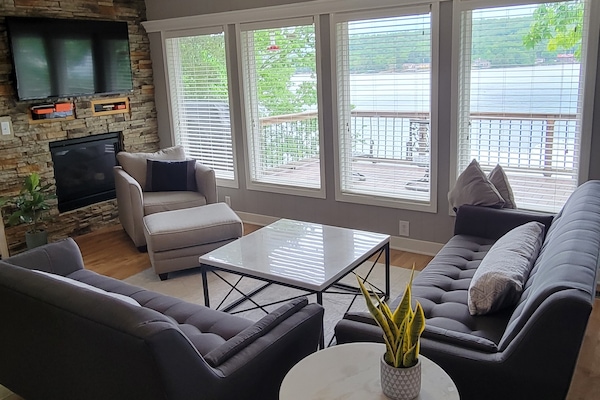new furniture, wide open floorplan