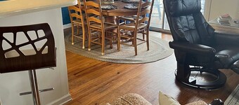 Relax on Huge Porch Overlooking Marsh- Short Walk to Beach