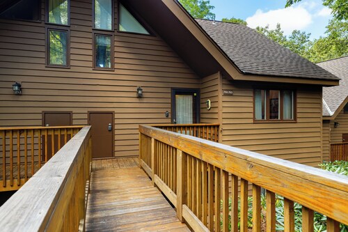 Walk to  Market/Private community outdoor pool!