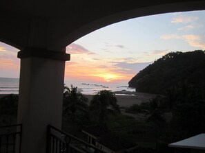 Property grounds - Beautiful Beachfront Ocean View Condo (Jaco)