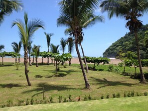 Property grounds - Beautiful Beachfront Ocean View Condo (Jaco)