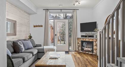 Mountain View Chalet - Large Outdoor Pool and Hot tub - Pet Friendly