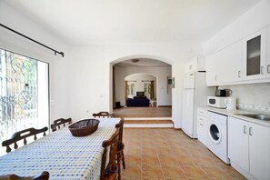 Villa, 3 Schlafzimmer, Nichtraucher | Eigene Küche | Großer Kühlschrank, Ofen, Herdplatte, Geschirrspüler