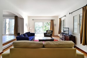 Villa, 3 Schlafzimmer, Nichtraucher | Wohnbereich | LCD-Fernseher