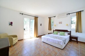 Villa, 3 Schlafzimmer, Nichtraucher | 3 Schlafzimmer, individuell eingerichtet, Schreibtisch