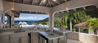 プライバシーに包まれた素晴らしい景色を望む豪華なヴィラ