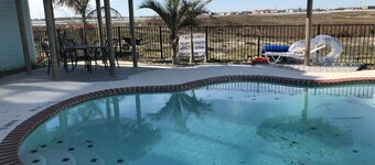 De DICHTSTE, PRIVÉ, LIT, 50 FT. VISSERIJPIER naar de Golf van Mex, waar de boot uitglijdt