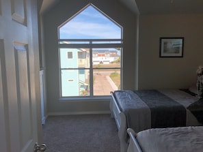 3 bedrooms, in-room safe, iron/ironing board, free WiFi - The CLOSEST, PRIVATE, LIT, 50 FT. FISHING PIER to the Gulf of Mex, w boat slips (Corpus Christi)