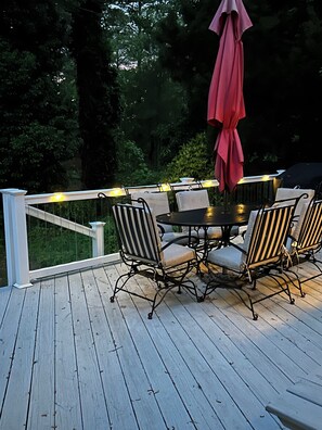 Outdoor dining - Beach Lovers Retreat on the Bethany Beach Canal  4BR/2.5BA-spec offer 7/9 -7/16 (Bethany Beach)