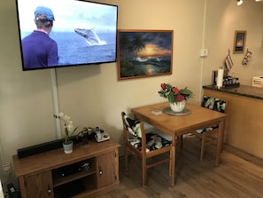 Dining - South Maui, Condo in Kihei, Great Location - Top Floor, Quiet And Private!    (Kihei)