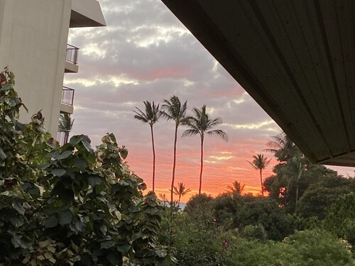 South Maui, Condo in Kihei, Great Location - Top Floor, Quiet And Private!   