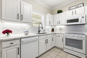 Coffee/tea maker, fridge, microwave, oven - Luxury Golf-View Condo • Barefoot Resort • Resort Pools • Premium Beach Gear (North Myrtle Beach)