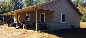 Kahyt i midten af intetsteds.  Bygget i 2011.  