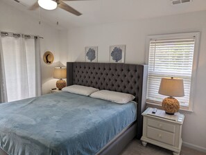 5 bedrooms, free WiFi - Stay near Outer Banks Beaches - just a quick stroll away (Southern Shores)