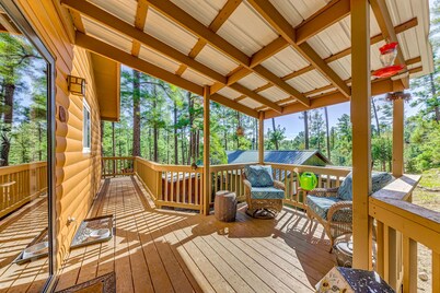 Wood Cabin, Full Amenities, Family Friendly and wifi access