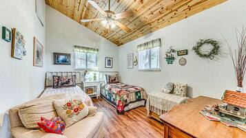 2 makuuhuonetta, silitysrauta/-lauta, ilmainen Wi-Fi, vuodevaatteet