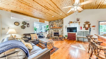 Smart TV, fireplace, DVD player, books
