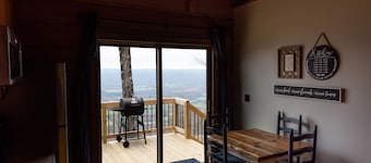 Beautiful cabin on the mountain with  stunning views of the valley!