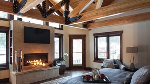 7 Schlafzimmer, Schreibtisch, Bügeleisen/Bügelbrett, Reisekinderbett