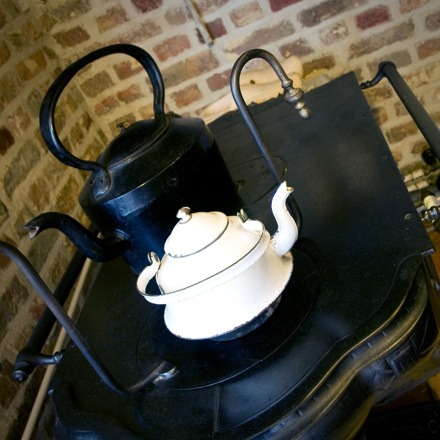 breakfast, lunch and dinner served