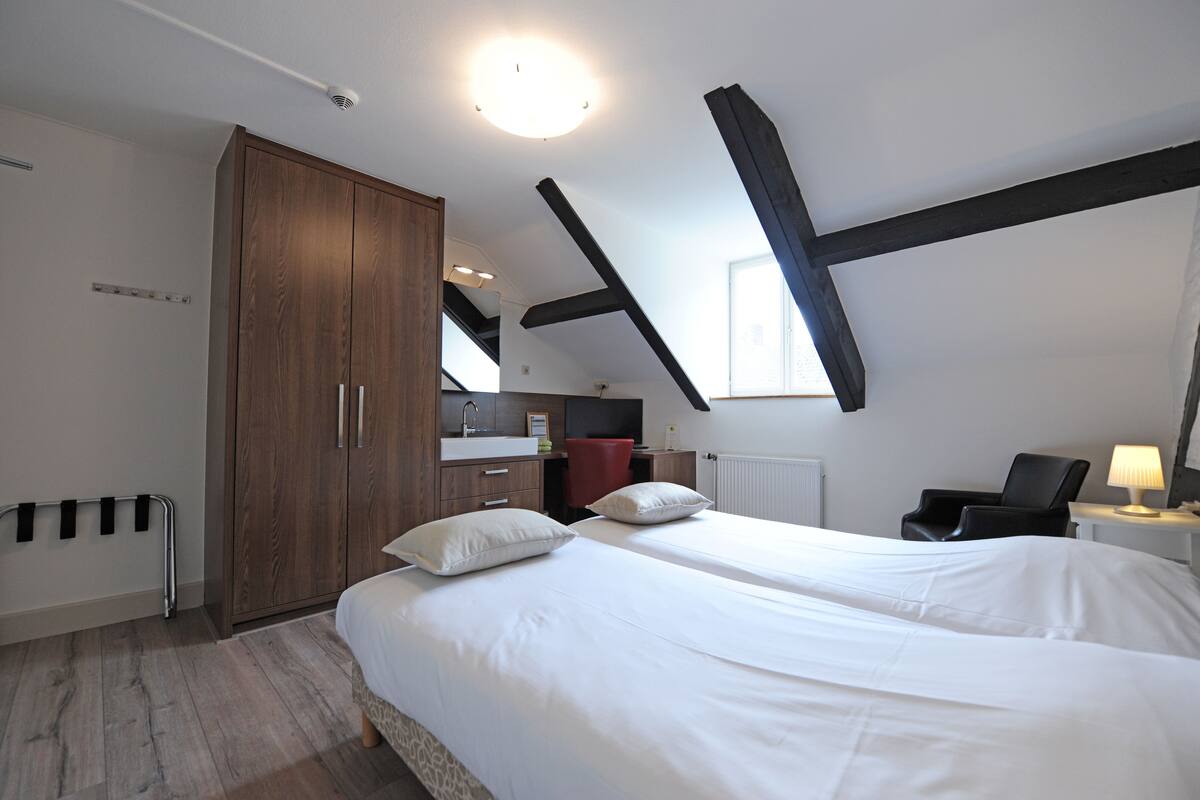 comfort double room (brouwerkamer) | in-room safe, free wifi, bed sheets