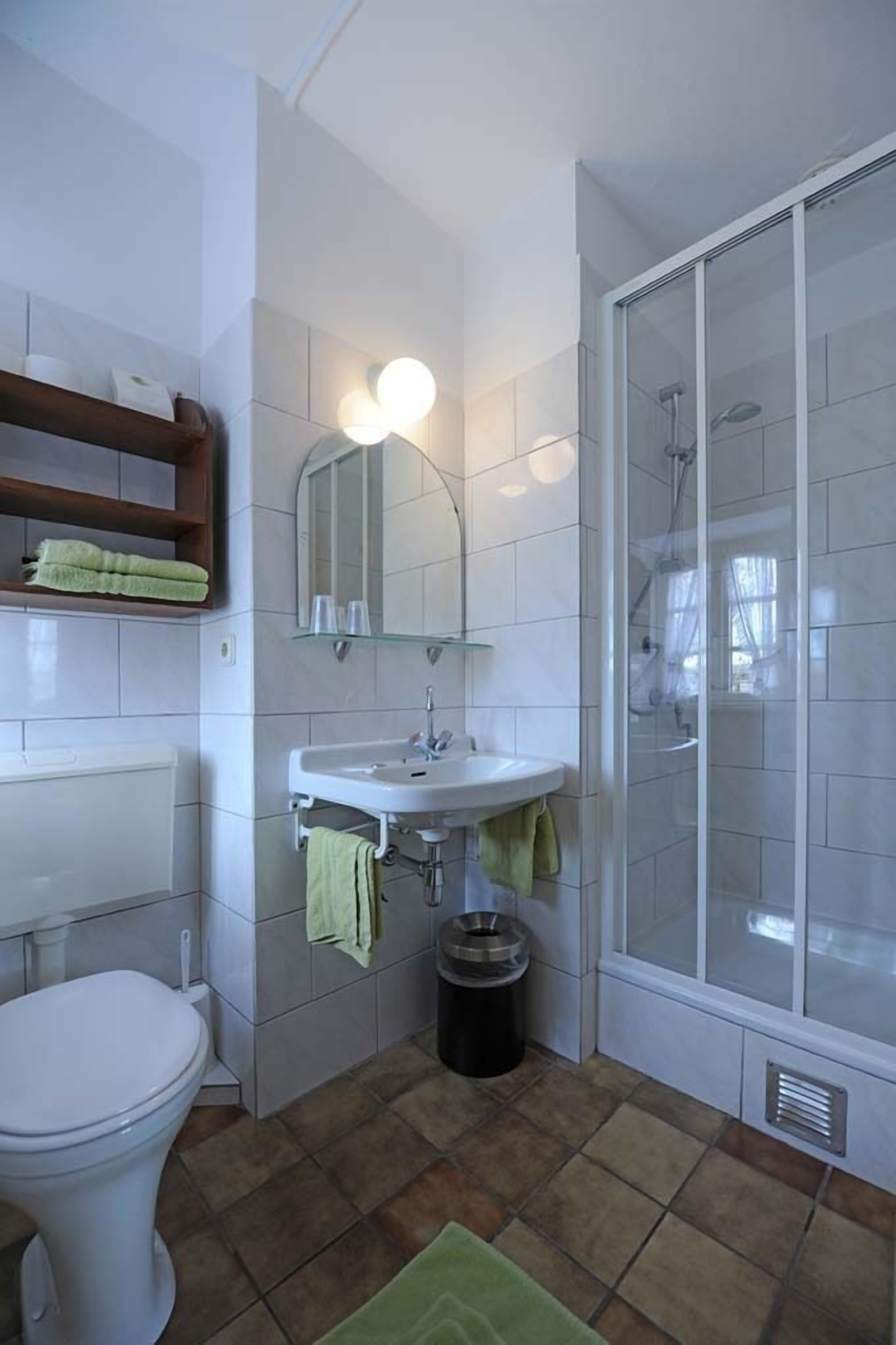 deluxe double room | bathroom | shower, hair dryer, towels