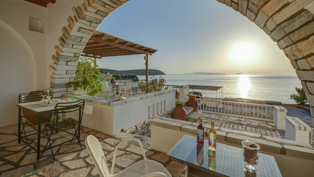 Unclassified image, 1 of 50, button - Agerino (Naxos)