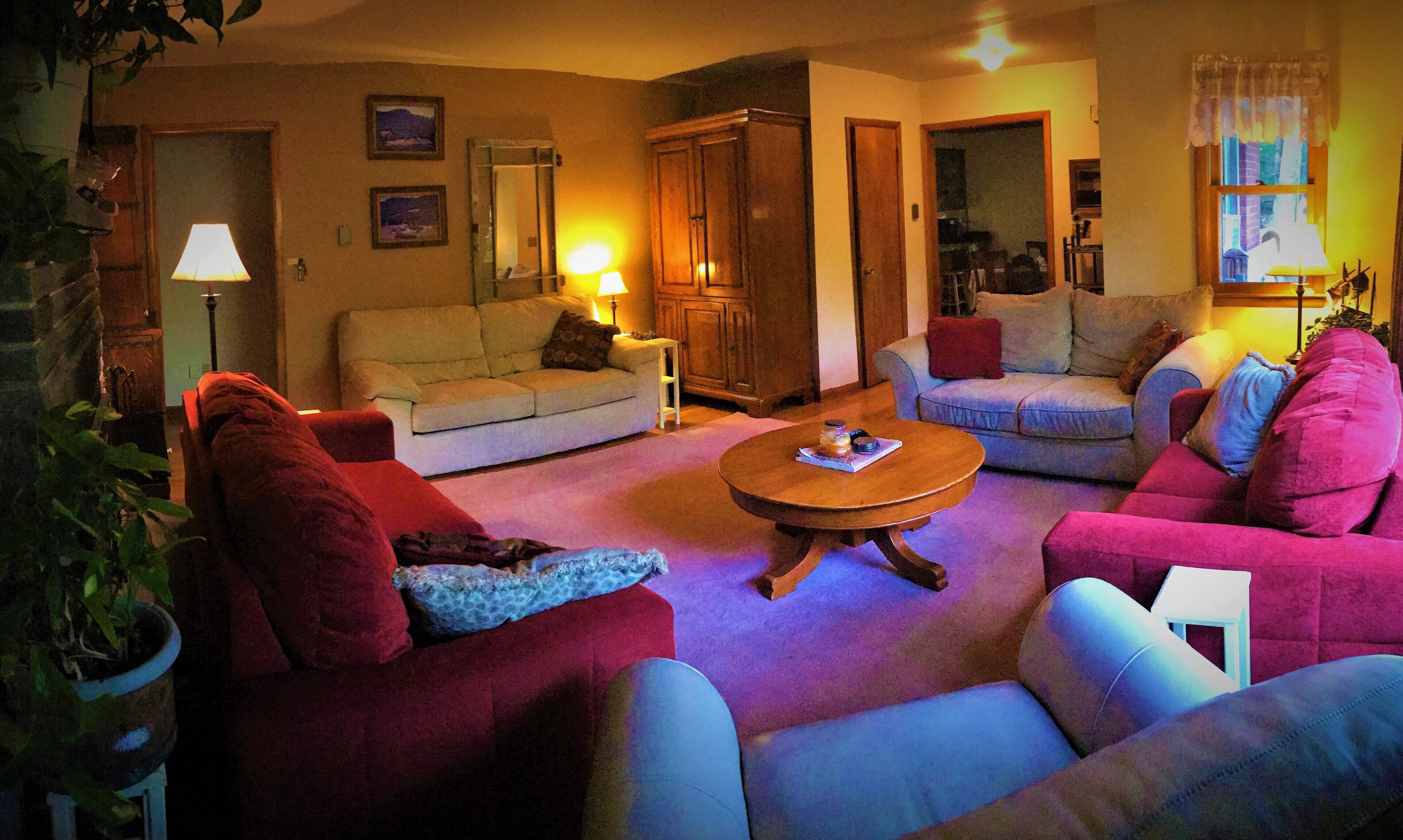Pet, Family, and Party Friendly house perfect for 3 or more couples