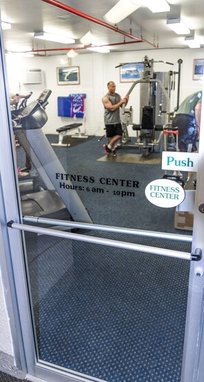 Fitness facility - OCEAN VIEW - Adorable Studio Remodel sleeps 4 - Royal Kahana 318 (Lahaina)