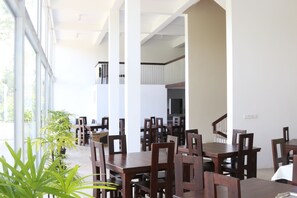 Breakfast, lunch and dinner served - Lilara Hills (Diyathalawa)