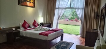 Villa ejecutiva, no fumadores, vistas a la montaña | Escritorio, tabla de planchar con plancha, wifi gratis