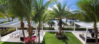 Luxury Three Bedroom Condo på LeVent Condominiums, Eagle Beach