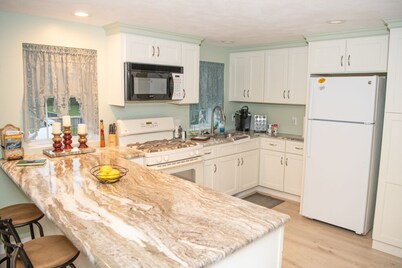 less than a mile from RWU, walking distance to downtown  historic Bristol