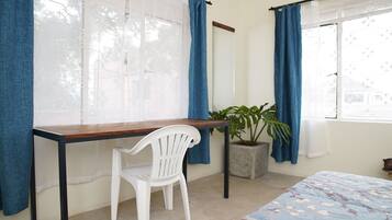 1 bedroom, desk, WiFi