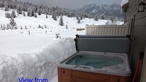 A hot tub with a view of a snowy mountain landscape. - Meadow Magic + FREE NIGHT! Spa, Gourmet Kitchen, 2 Free MTB's, 1hr2 Yellowstone (Big Sky)
