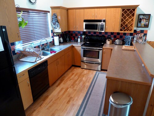 FREE NIGHT Ski Famy Special! Spa,Heated Garage,Gourmet Kitchen, 1hr2 Yellowstone