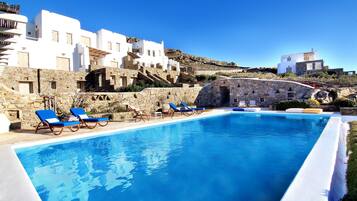 Outdoor pool, pool loungers