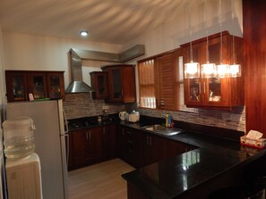 Private kitchen - Fully furnished house for long-term or short-term rent (Colombo)