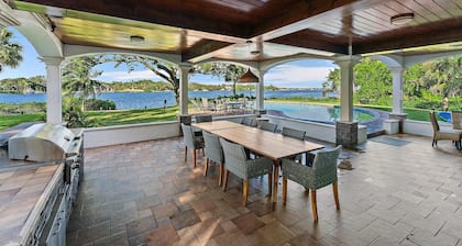 Waterfront paratiisi telakalla, iso koti