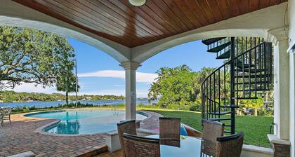 Waterfront, spectacular peninsula property views all directions, dock, sleep 16