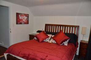 1 bedroom, desk, iron/ironing board, WiFi - Monthly Rental - North Vancouver View Loft (North Vancouver)