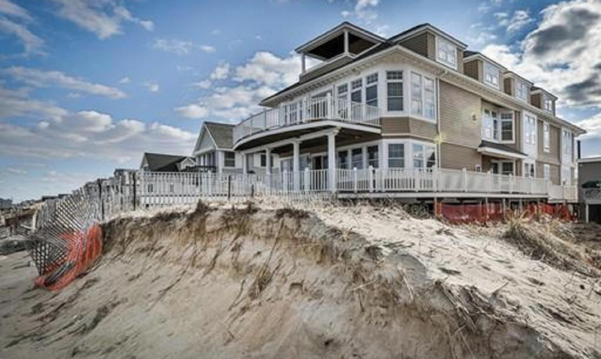 Ocean Front Luxury 3 Bedroom Condo Sleeps 6 Chefs Kitchen, Amazing Views!
