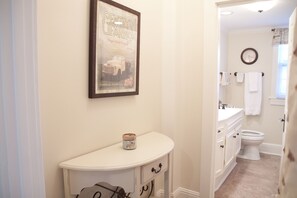 Combined shower/bathtub, hair dryer, towels, soap