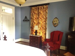 3 bedrooms, in-room safe, iron/ironing board, free WiFi