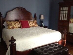 3 bedrooms, in-room safe, iron/ironing board, free WiFi