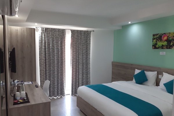 Habitación Deluxe, 2 camas individuales, para no fumadores, vista a la ciudad | 1 habitación, sábanas de algodón egipcio y ropa de cama de alta calidad