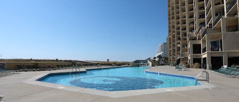 Piscine couverte, piscine extérieure