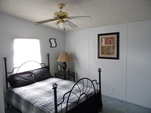 3 bedrooms, iron/ironing board, free WiFi, bed sheets