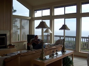 Smart TV, fireplace, DVD player, books - Best sea views (Cambria)