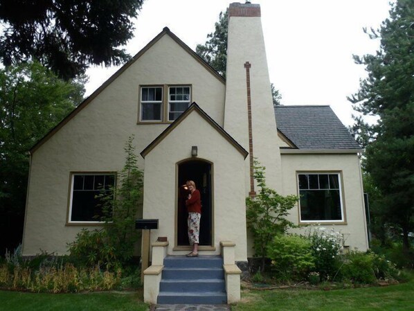 Exterior - Historic home near downtown Bend and Drake Park (Bend)